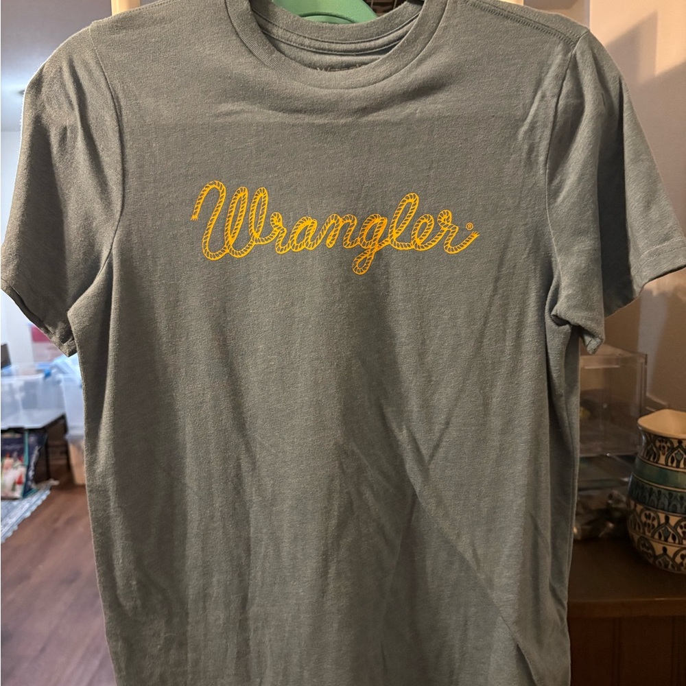 Wrangler women’s Tee in steel blue with Yellow Logo